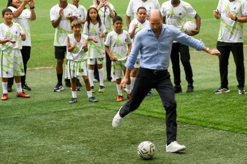 Prinz William trifft im Maracana-Stadion vom Punkt.