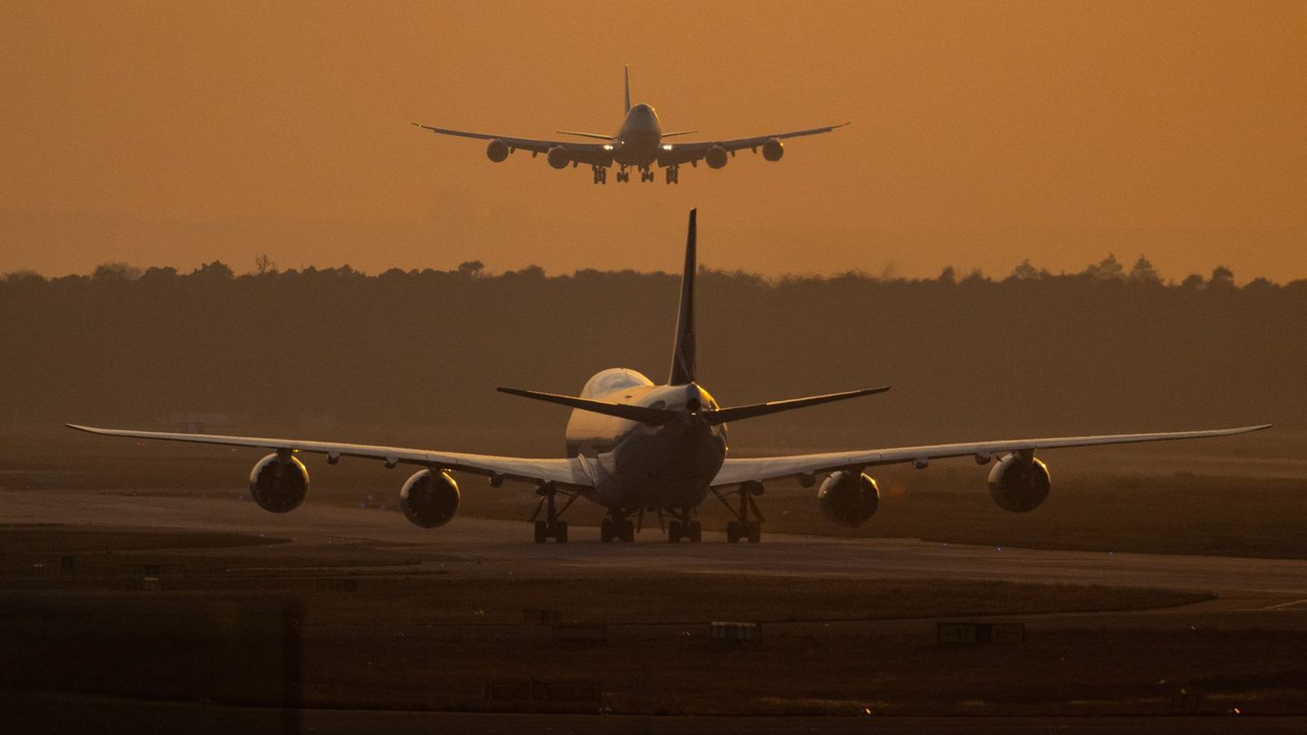 Über die Vertretung der Arbeitnehmerschaft am Frankfurter Flughafen gibt es Streit. (Symbolbild) Foto: Boris Roessler/dpa