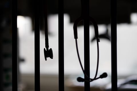 Das Bundesverfassungsgericht entscheidet erneut über rechtliche Regelungen bei der Triage. (Symbolbild) Foto: Rolf Vennenbernd/d