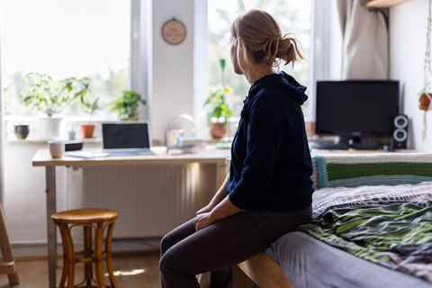 Nach Ansicht von Experten können vor allem soziale Treffpunkte helfen, Einsamkeit zu lindern. (Symbolbild) Foto: Michael Matthey