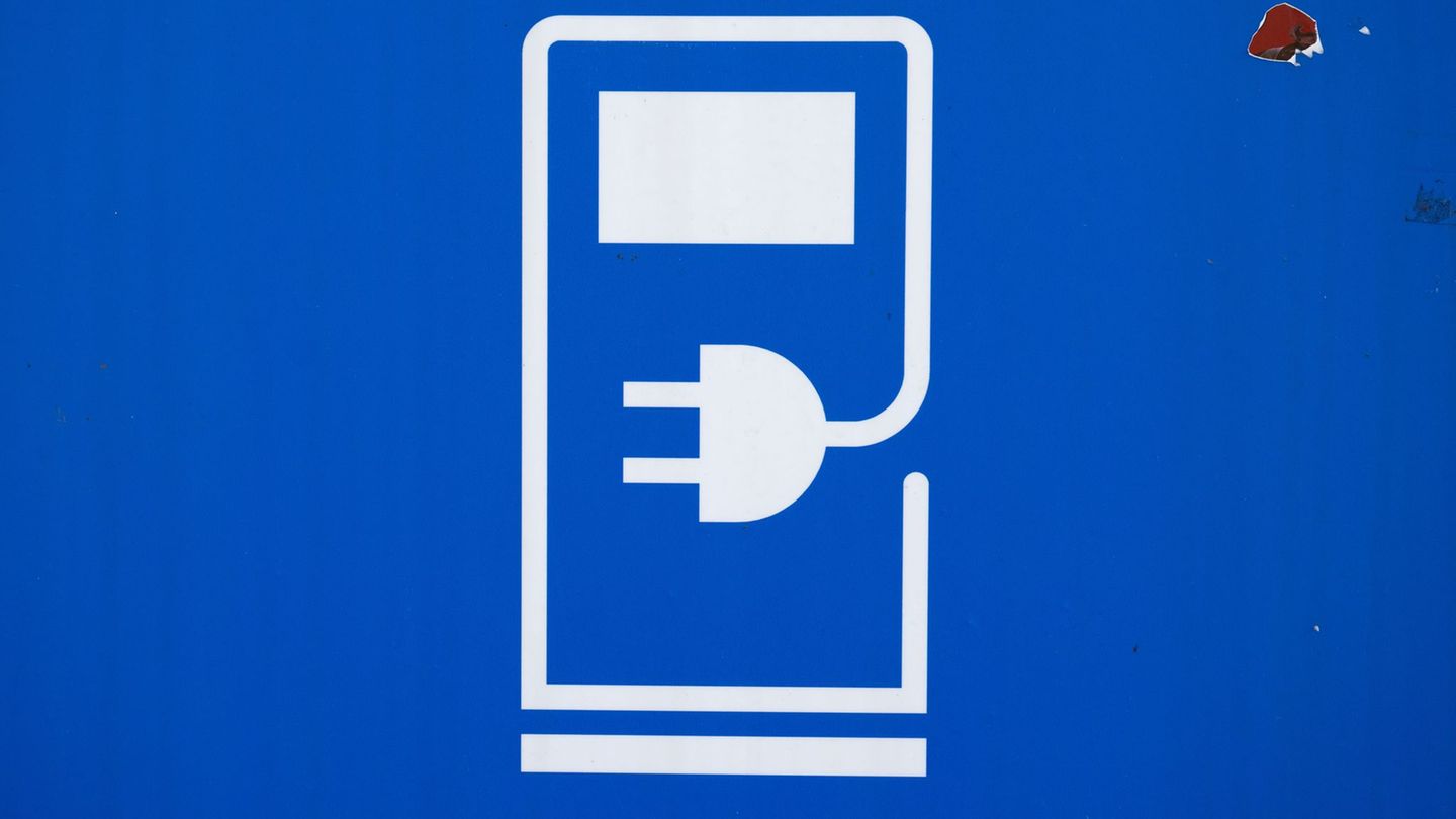 Der VDA fordert mehr Tempo beim Ausbau der Ladeinfrastruktur. (Symbolbild) Foto: Sven Hoppe/dpa