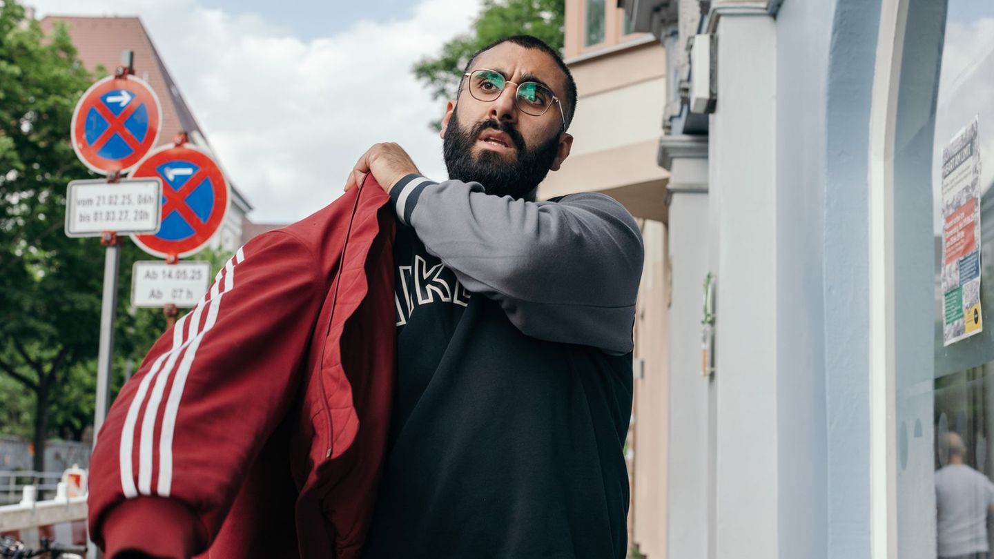 Burak hilft als Streetworker in Berlin Jugendlichen. Foto: Jens Gyarmaty/ZDF/dpa