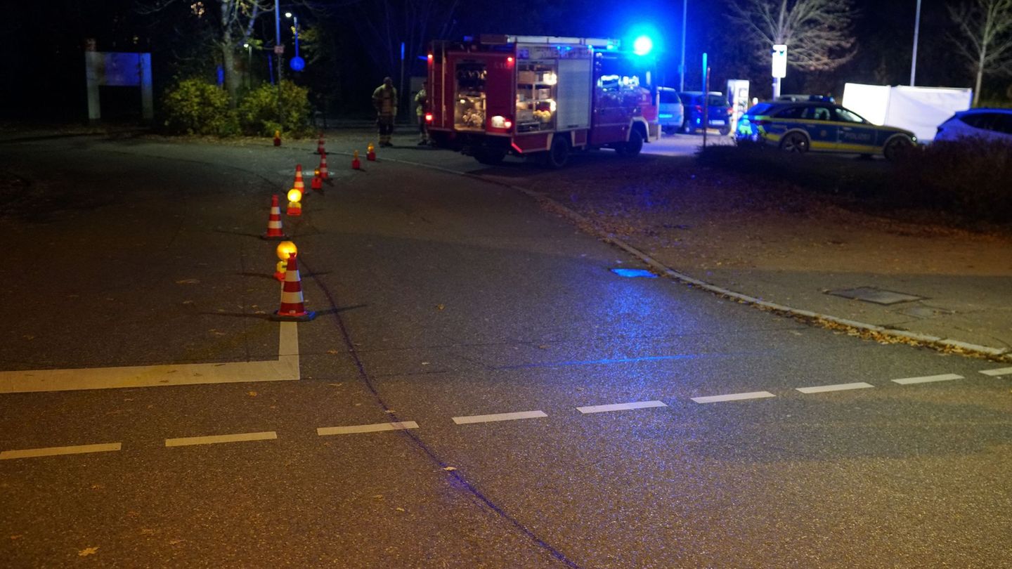 Nach einem gemeinsamen Restaurantbesuch hat ein Autofahrer seinen Bekannten erfasst und knapp 70 Meter mitgeschleift. Foto: Woel