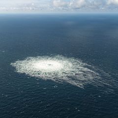 Das Nord-Stream-2-Gasleck in der Nähe von Bornholm aus der Luft