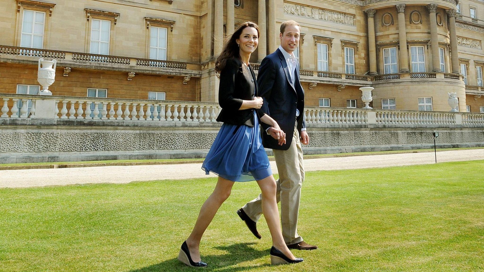 König Charles und Prinz William dürfen im  Buckingham Palast zwar wohnen und arbeiten, aber er gehört dem Crown Estate. Anders die Güter Sandringham und Balmoral, die sind im Privatbesitz der Royals