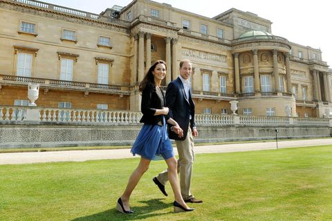 König Charles und Prinz William dürfen im  Buckingham Palast zwar wohnen und arbeiten, aber er gehört dem Crown Estate. Anders die Güter Sandringham und Balmoral, die sind im Privatbesitz der Royals
