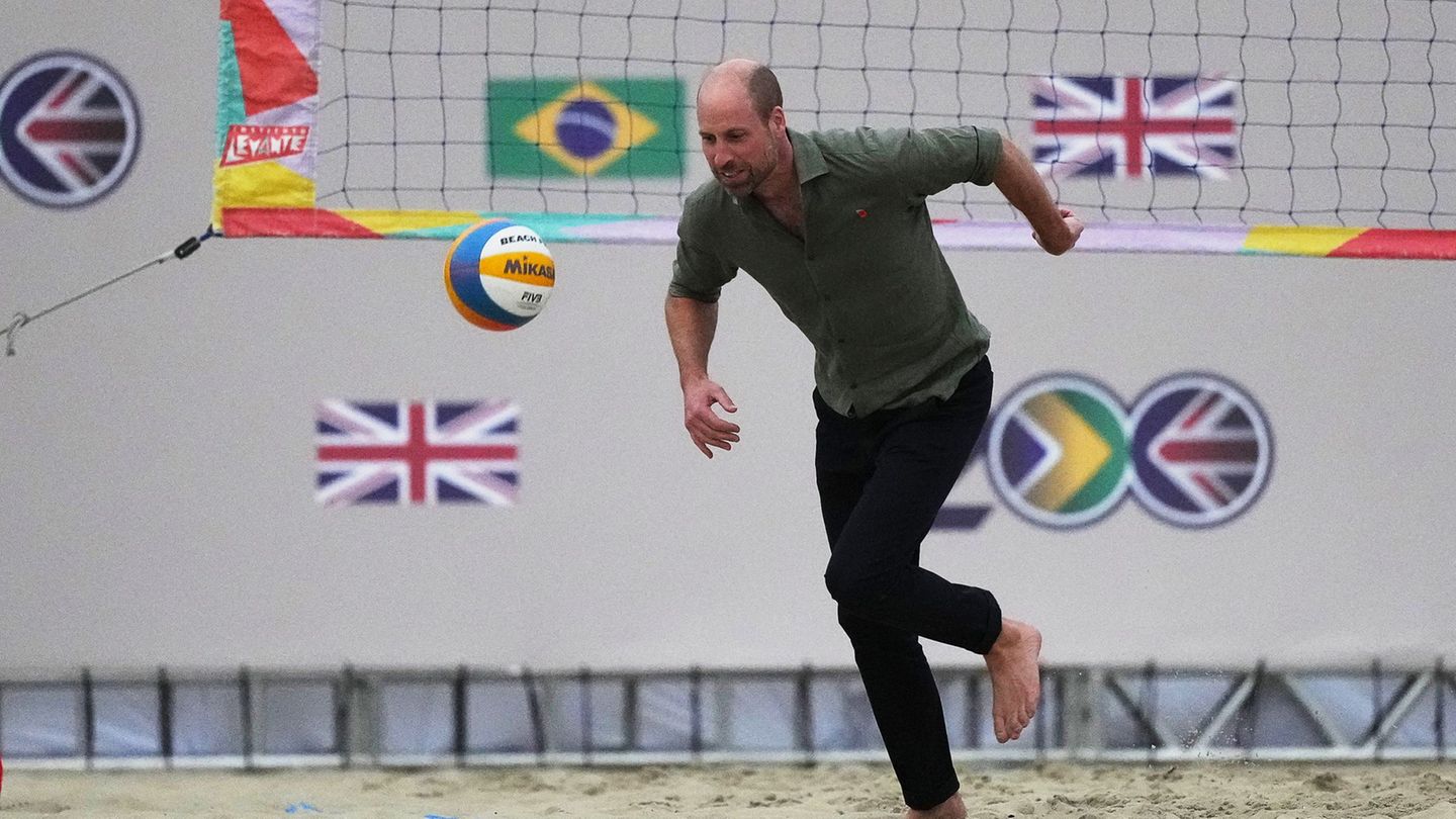 William spielte an der legendären Copacabana. Foto: Silvia Izquierdo/AP/dpa
