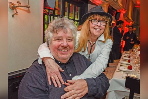 So sieht Michael Schanze (2023 mit Partnerin Uschi Köhl) nicht mehr aus.