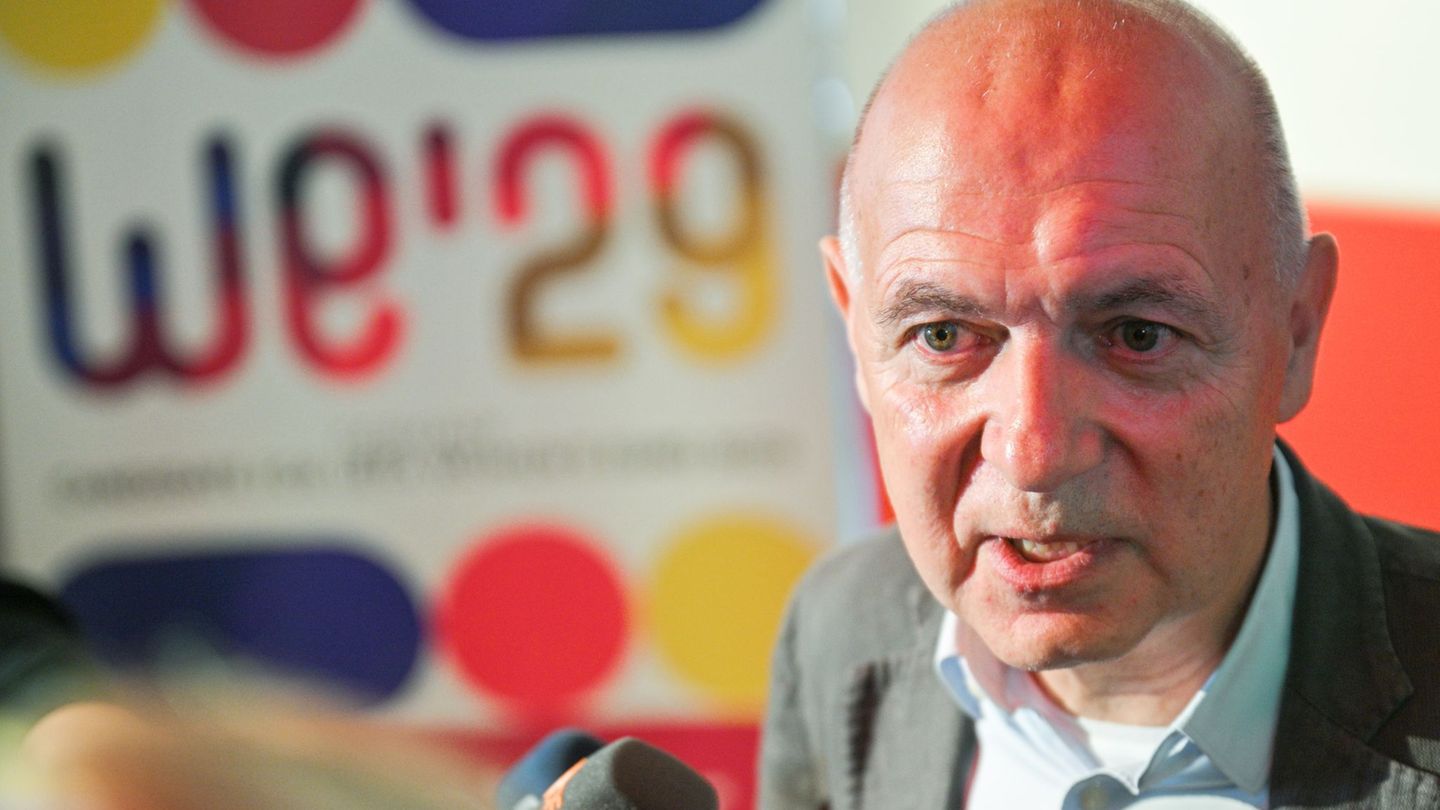 DFB-Präsident Bernd Neuendorf denkt "perspektivisch" an eine Männer-WM in Deutschland Foto: Sebastian Gollnow/dpa