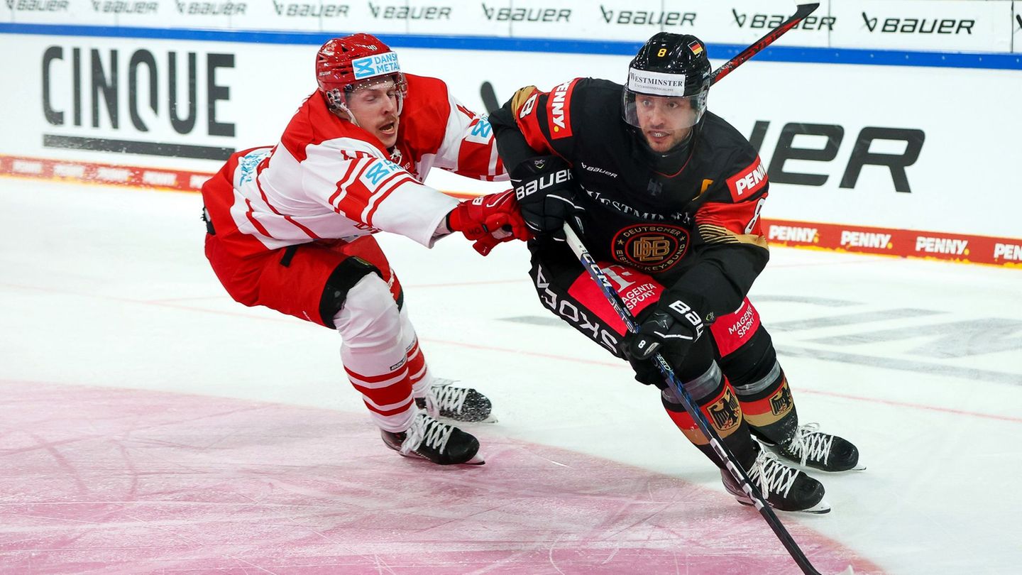 Nationalstürmer Tobias Rieder (r) fehlt verletzt beim Deutschland Cup in Landshut. (Archivbild) Foto: Christian Kolbert/dpa