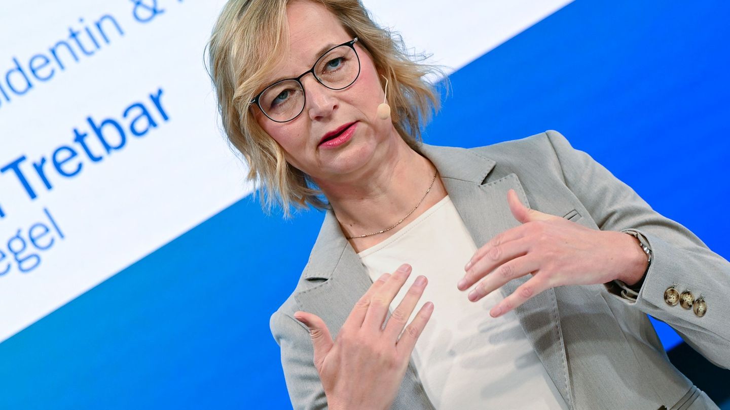 Die thüringische Finanzministerin Katja Wolf (BSW) plädiert für eine "Mischung aus sehr großer Vorsicht, aber auch Gelassenheit"