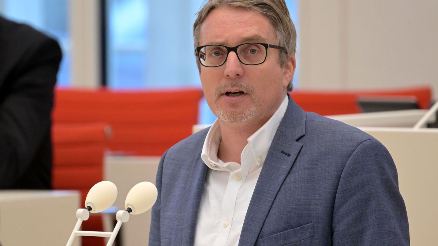 Brandenburgs SPD-Fraktionsvorsitzender Björn Lüttmann geht auf die Bedenken des Koalitionspartners BSW zu zwei Medienstaatsvertr