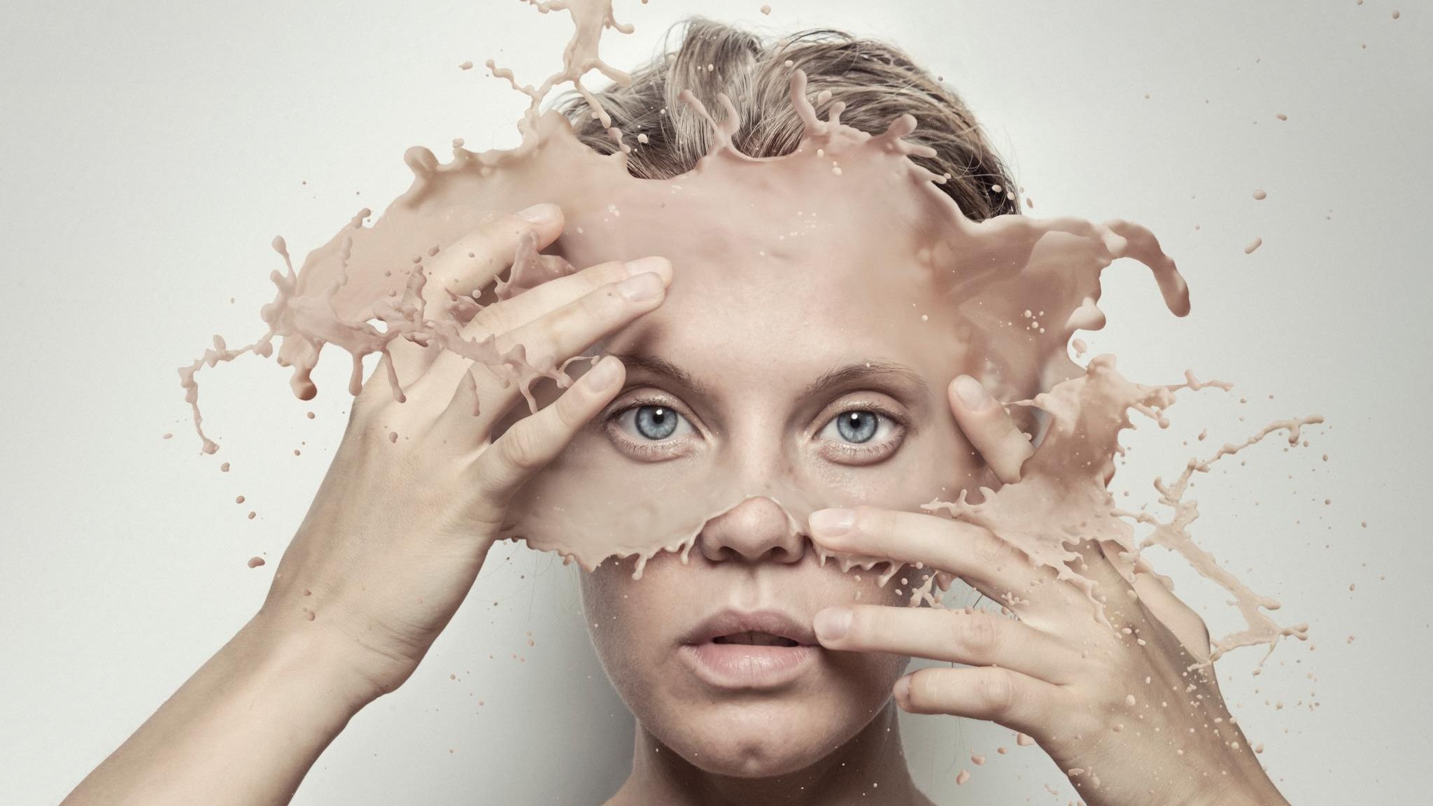 Thema Ozempic-Face: Bildmontage einer Frau