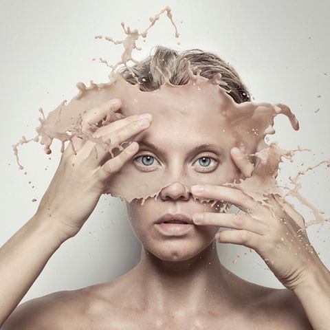 Thema Ozempic-Face: Bildmontage einer Frau