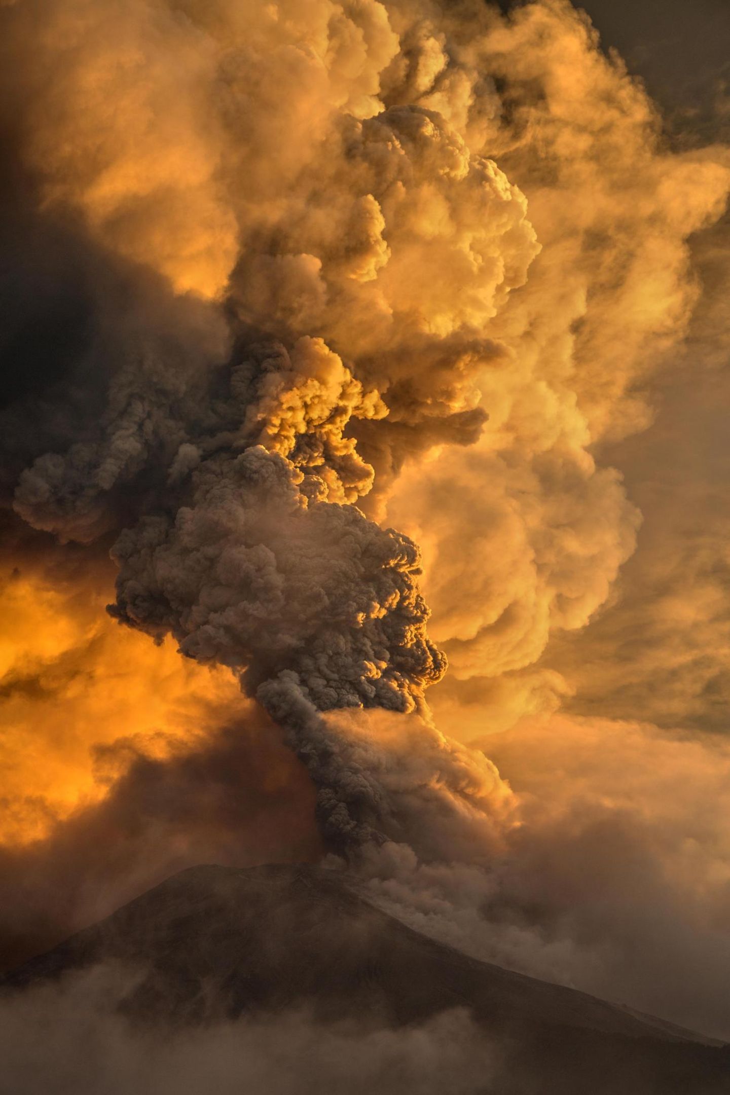 Riesige Rauchwolke
