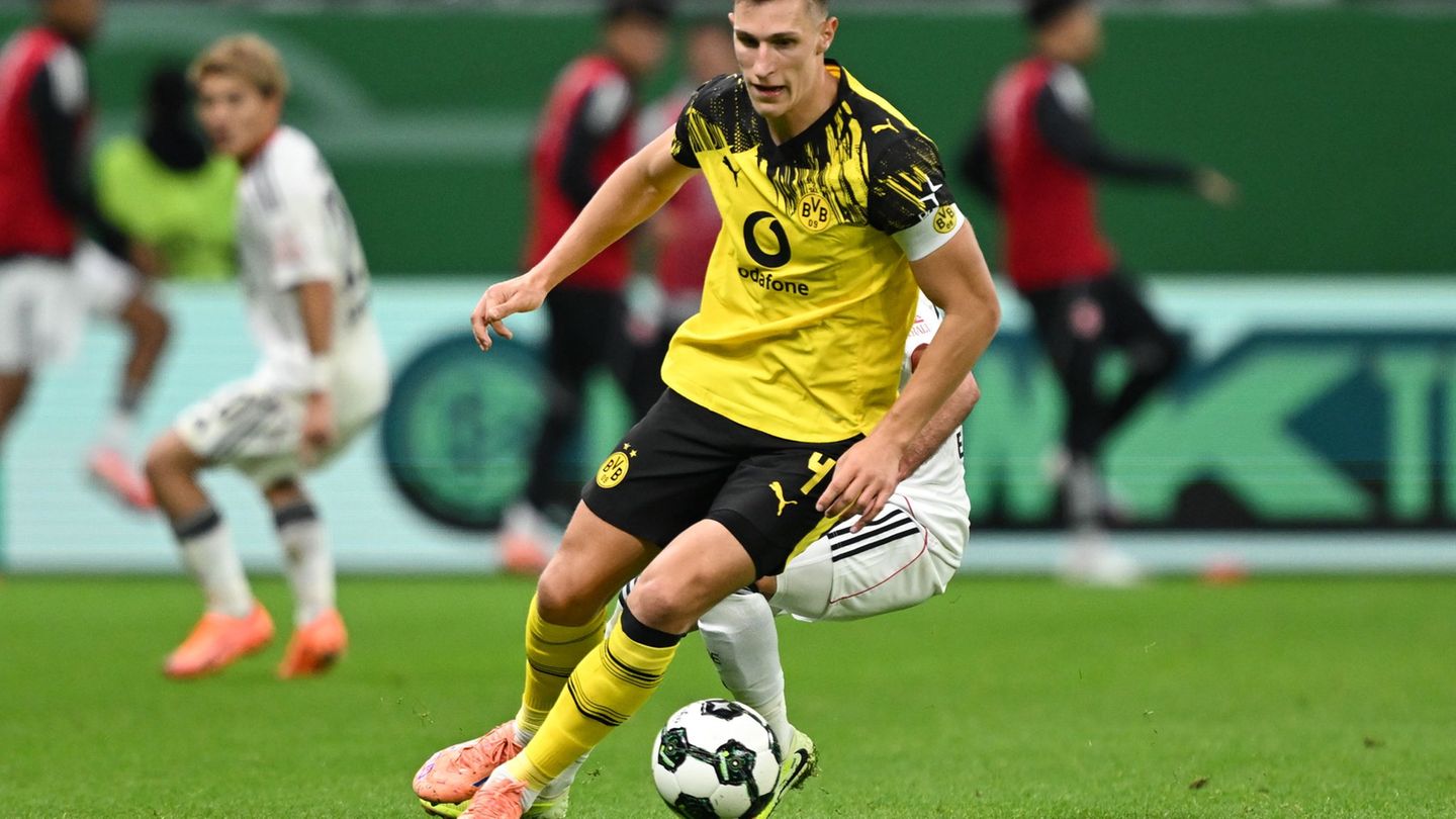 Nico Schlotterbeck war beim Abschlusstraining von Borussia Dortmund dabei. Foto: Arne Dedert/dpa