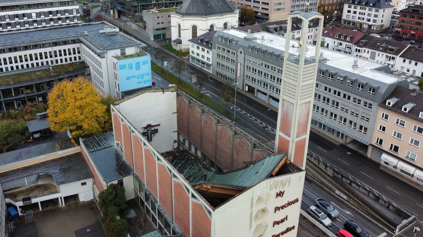Der Einsturz des Daches der Elisabethkirche ist etwa zwei Jahre her. (Archivbild) Foto: Swen Pförtner/dpa