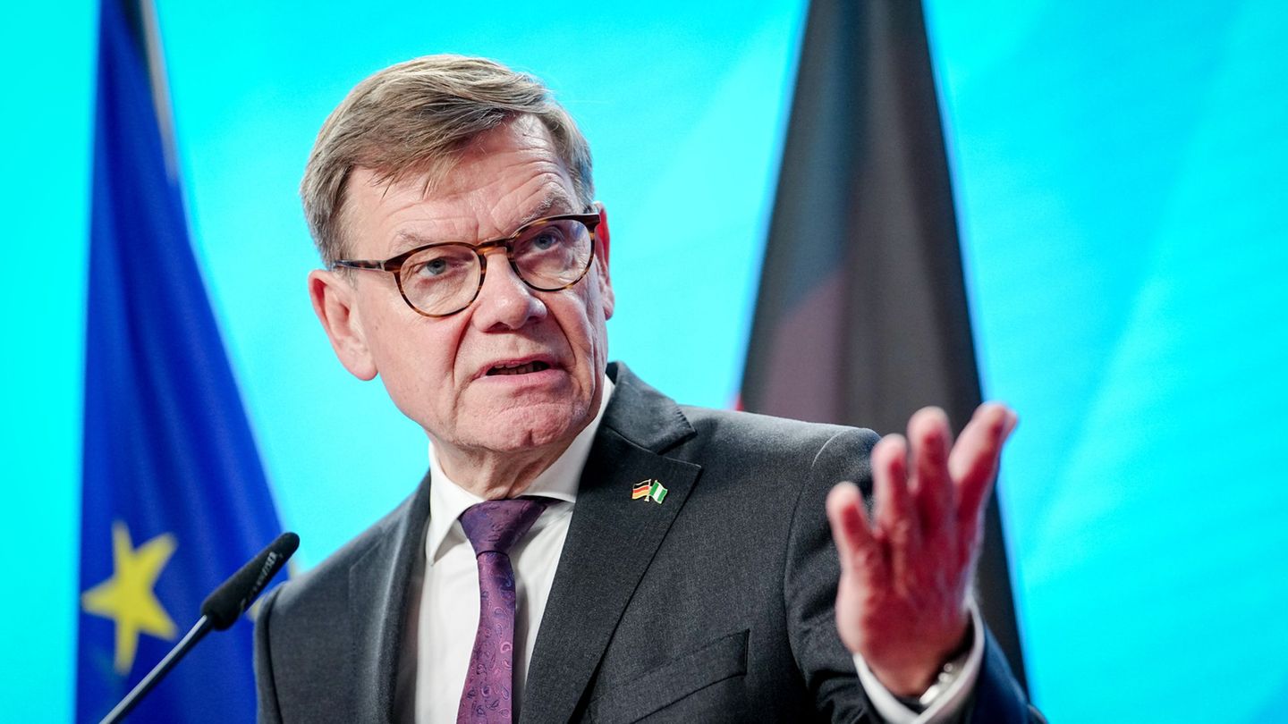 Außenminister Johann Wadephul (CDU) ist in den eigenen Reihen wegen Äußerungen zur Asylpolitik gegenüber Syrien in der Kritik. F