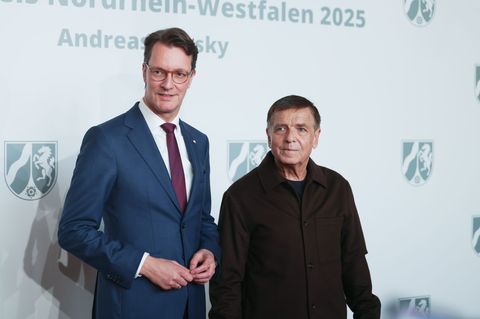 Foto-Kunststar Andreas Gursky (70) hat den NRW-Staatspreis erhalten. Foto: Oliver Berg/dpa-Pool/dpa