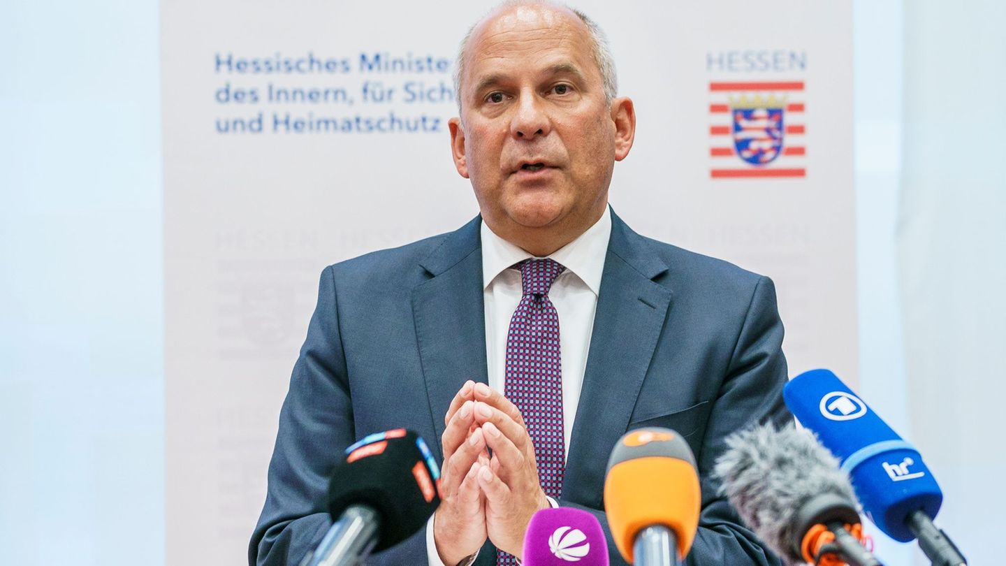 Mutmaßlicher Brandanschlag: Autobrand: Poseck verurteilt Gewalt und thematisiert Antifa