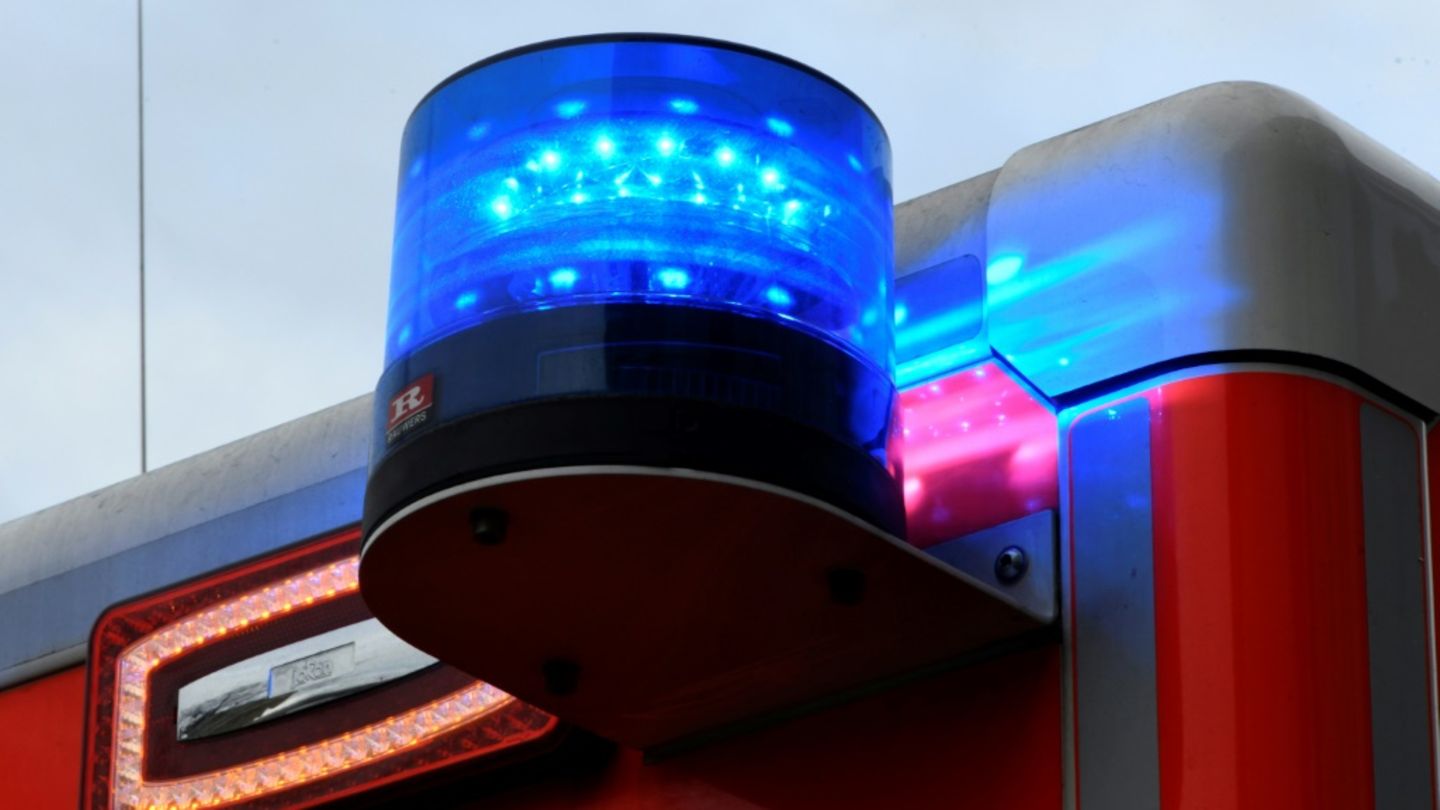 Arbeiter in Baden-Württemberg von tonnenschwerer Maschine getroffen und getötet