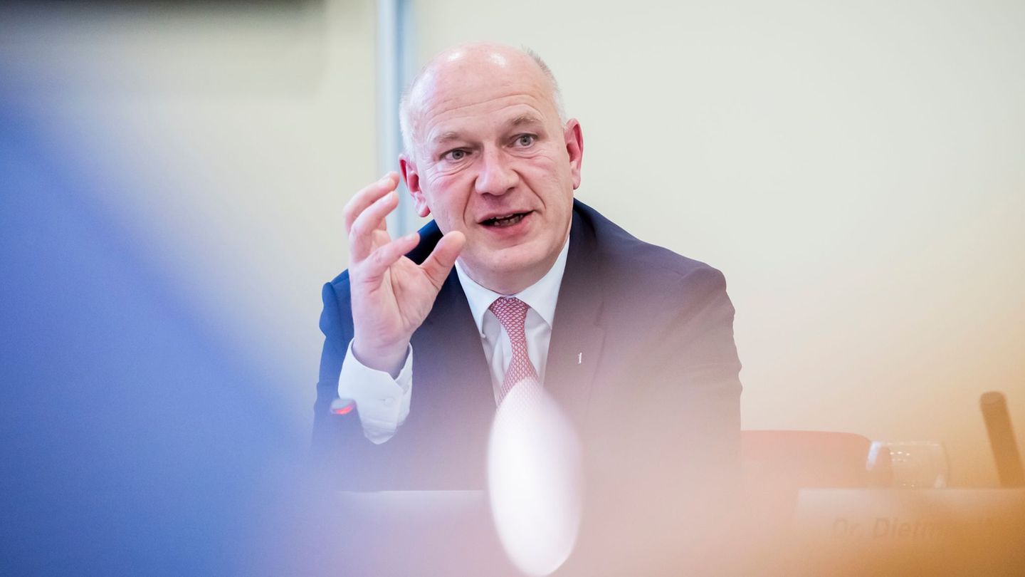 Berlins Regierender Bürgermeister Kai Wegner (CDU) geht auf Bedenken wegen möglicher neuer Windrad-Standorte an der Landesgrenze