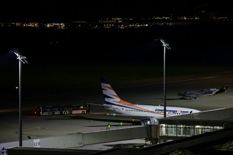 Ein Flugzeug mit afghanischen Staatsangehörigen in Leipzig (Archiv)