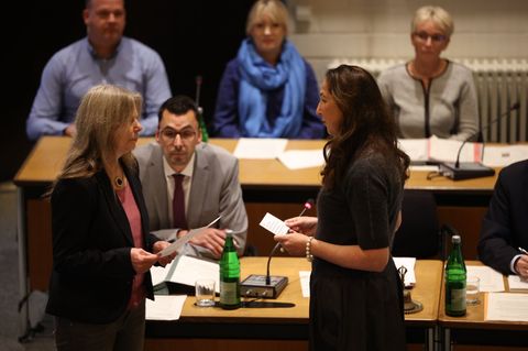 Iris Stalzer wird als Bürgermeisterin vereidigt Foto: Christoph Reichwein/dpa