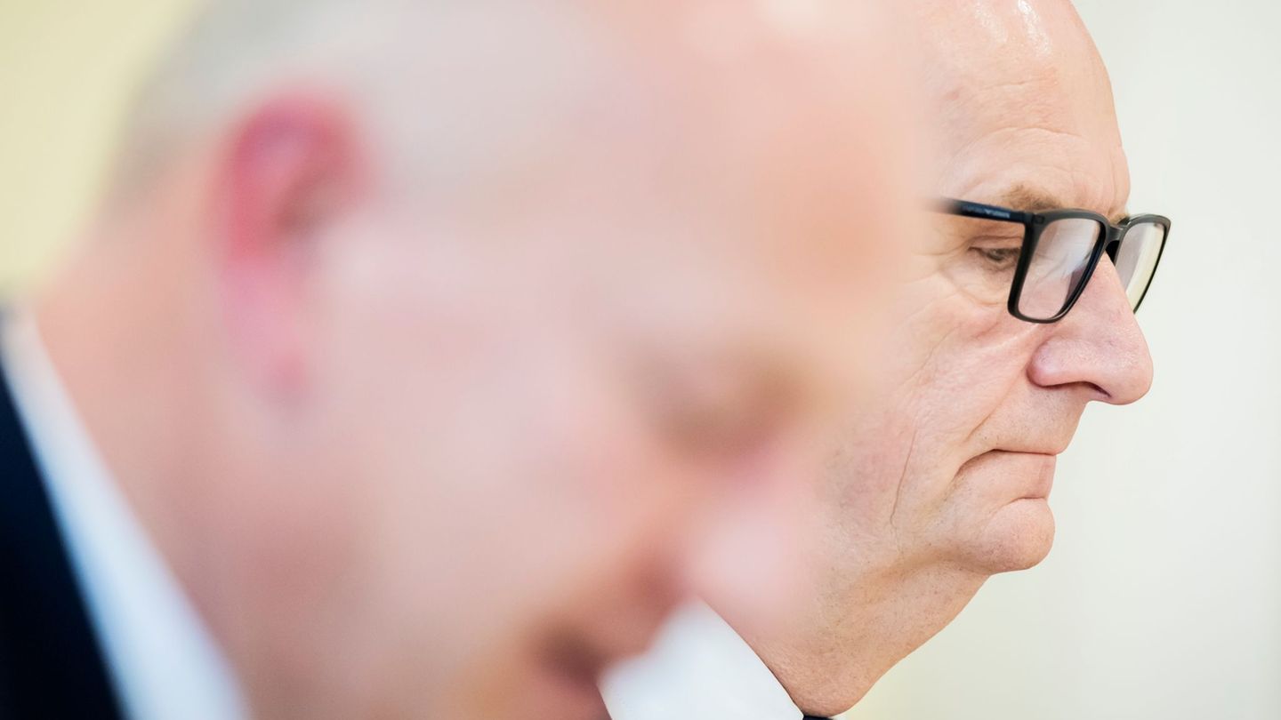 Berlins Regierender Bürgermeister Kai Wegner (CDU) und Brandenburgs Regierungschef Dietmar Woidke (SPD) erläutern eine engere Zu