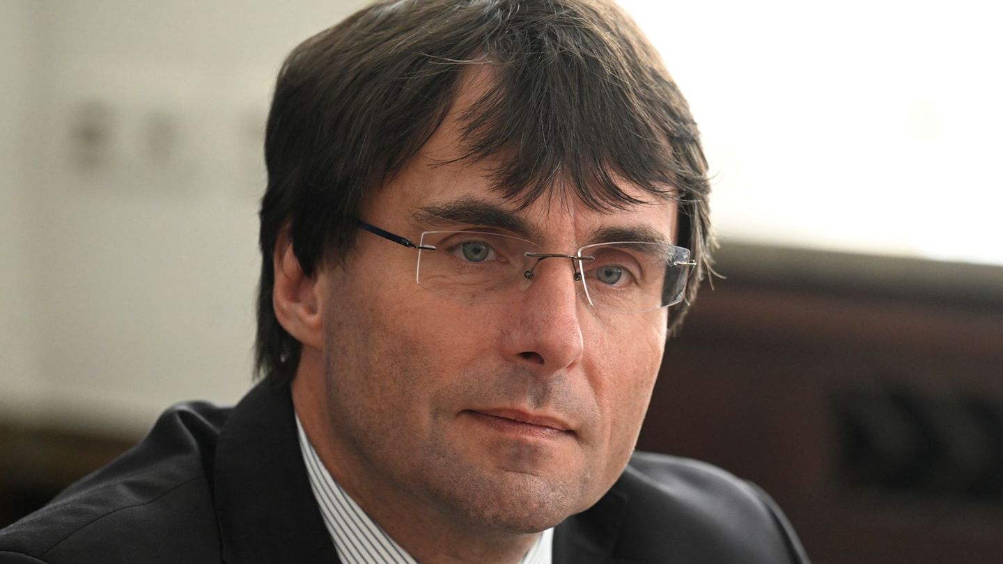 NRW-Finanzminister Marcus Optendrenk: Steuerschätzung fällt günstiger aus. Foto: Roberto Pfeil/dpa