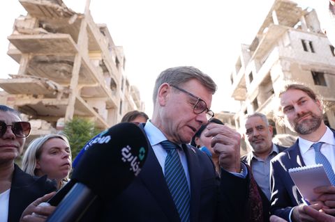 Außenminister Johann Wadephul (CDU) am Donnerstag in Harasta, einer weitgehend zerstörten Stadt Harasta, einer Vorstadt von Dama