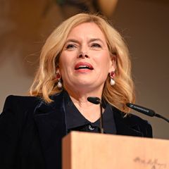 Bundestagspräsidentin Julia Klöckner hielt in Berlin eine Laudatio auf die Streetworkerin Sabine Constabel, die sich gegen Prost