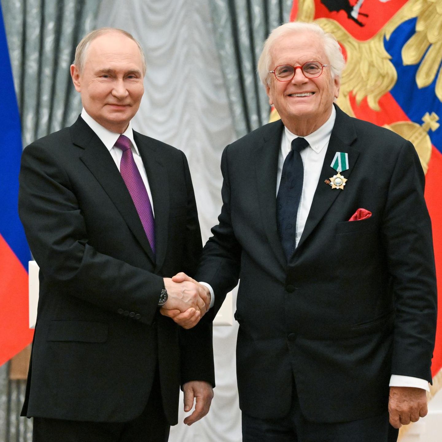 Trotz des andauernden Konflikts zwischen Russland und dem Westen hat Kremlchef Wladimir Putin dem deutschen Pianisten und Dirige