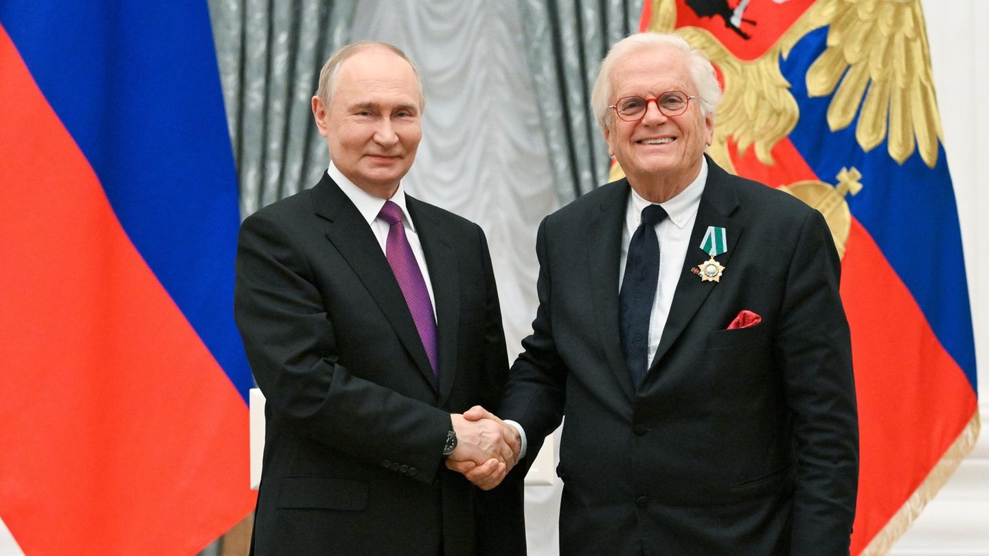 Trotz des andauernden Konflikts zwischen Russland und dem Westen hat Kremlchef Wladimir Putin dem deutschen Pianisten und Dirige