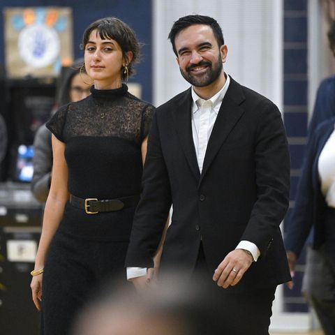 Zohran Mamdani, hier mit seiner Frau Rama Sawaf Duwaji bei der Stimmabgabe am Dienstag, wird neuer Bürgermeister in New York