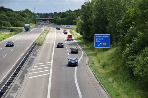Derzeit ist die wichtige Achse A1 in der Eifel nicht durchgängig gebaut. (Archivfoto) Foto: Henning Kaiser/dpa