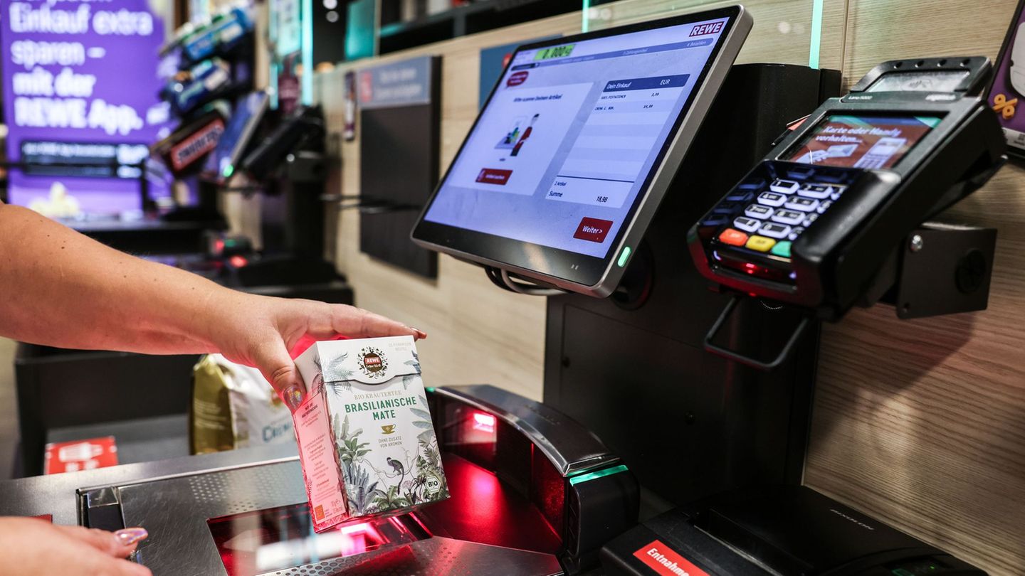 SB-Kassen sind im deutschen Einzelhandel inzwischen weit verbreitet. Foto: Oliver Berg/dpa