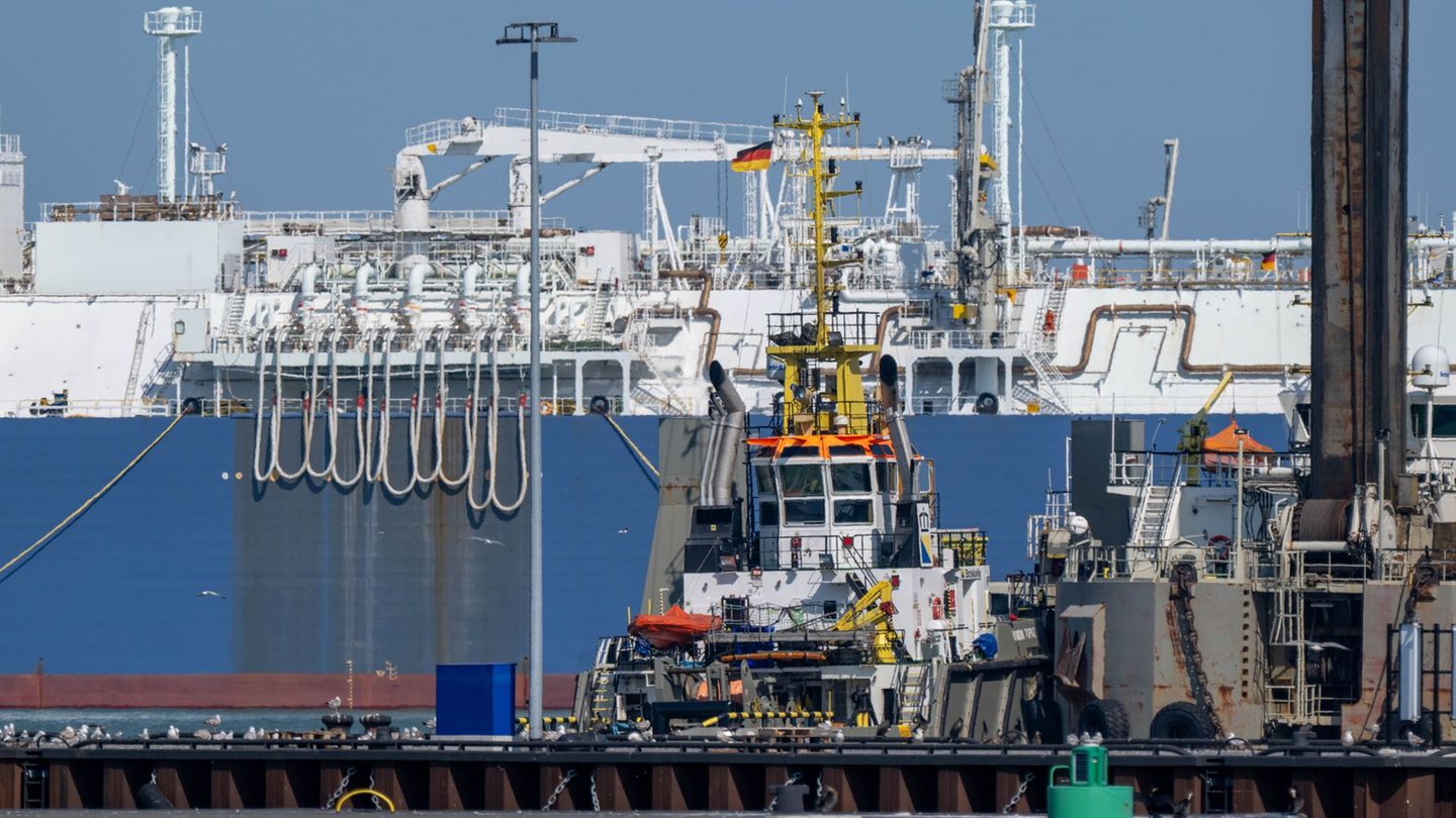 Flüssigerdgas: Streit um laufendes Änderungsverfahren beim LNG-Terminal