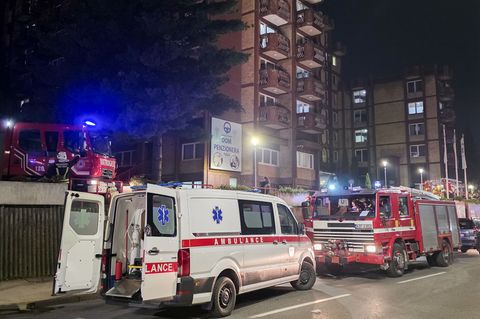 Beim Brand in einem Altenheim in der bosnischen Stadt Tuzla kamen mindestens elf Menschen ums Leben. Foto: Uncredited/AP/dpa