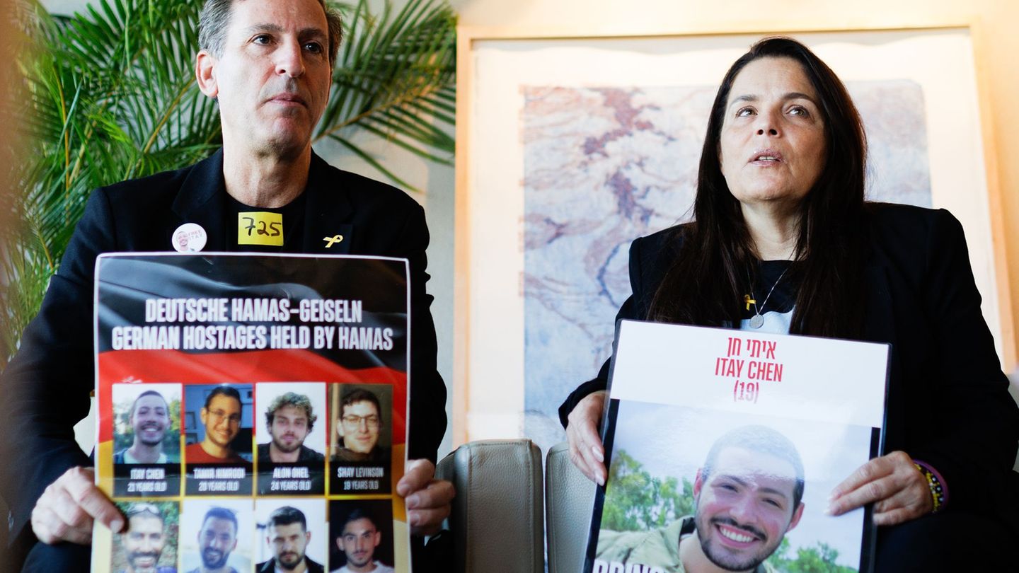 Itay Chens Eltern trafen Ende September Bundeskanzler Friedrich Merz. (Archivbild) Foto: Carsten Koall/dpa