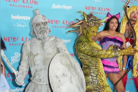 Tom Kaulitz (l.) als Soldat und Bill Kaulitz (r.) als Sailor Moon.