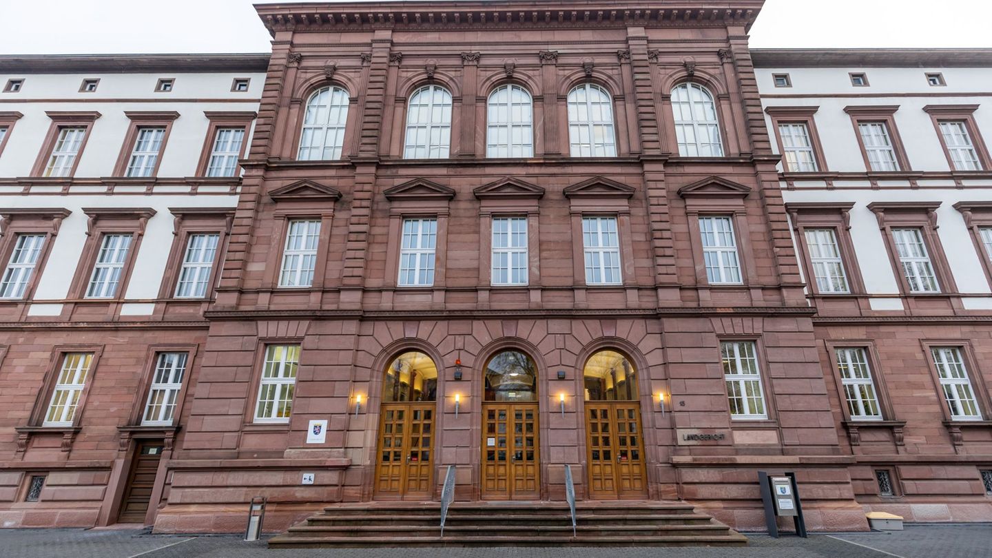 Nach der Abschaltung der kriminellen Internet-Handelsplattform "Crimenetwork" hat vor dem Landgericht Gießen ein Prozess gegen e