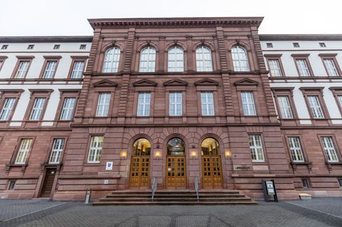 Nach der Abschaltung der kriminellen Internet-Handelsplattform "Crimenetwork" hat vor dem Landgericht Gießen ein Prozess gegen e