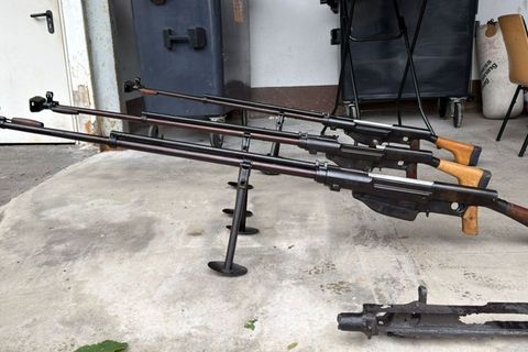 Ermittler entdecken in dem riesigen Waffenarsenal in Remscheid immer neue Verstecke. (Archivbild) Foto: Polizei Wuppertal/dpa