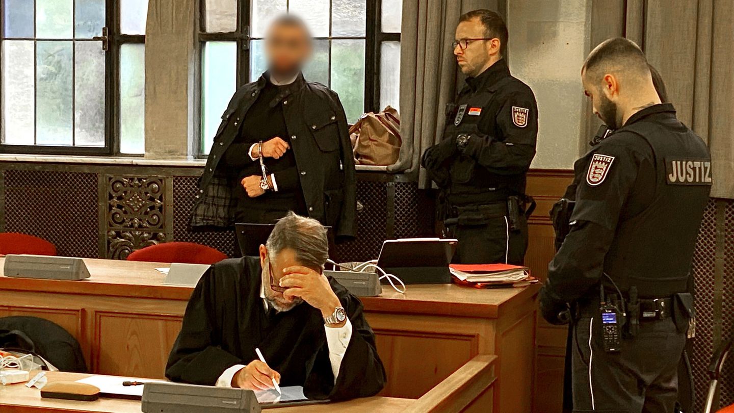 Dem Angeklagten wird unter anderem erpresserischer Menschenraub vorgeworfen. (Archivbild) Foto: Tatjana Bojic/dpa
