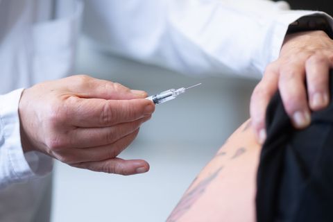 In Sachsen wurden vier Prozent der mutmaßlichen Corona-Impfschäden anerkannt (Symbolbild). Foto: Sebastian Kahnert/dpa