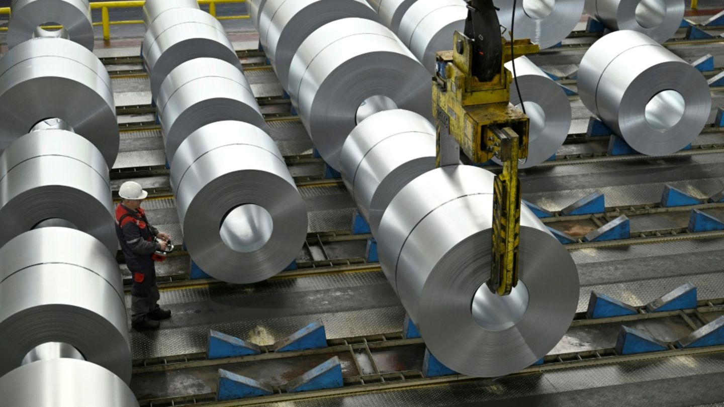 Krise der Stahlindustrie: Wirtschaftsforscher fordern Fokus auf Energiekosten