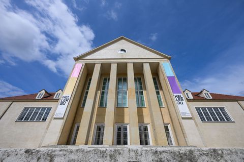 Das Festspielhaus Hellerau ist ein Schauplatz der Tanzplattform Deutschland 2026. (Archivbild) Foto: Robert Michael/dpa
