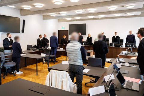 Der durch den mutmaßlichen Betrug für die Krankenkassen entstandene Schaden beläuft sich laut Anklage auf mehr als 9,8 Millionen