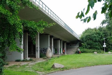 Die Agra-Brücke bei Leipzig wird umfangreich untersucht. (Archivbild) Foto: Sebastian Willnow/dpa-Zentralbild/dpa